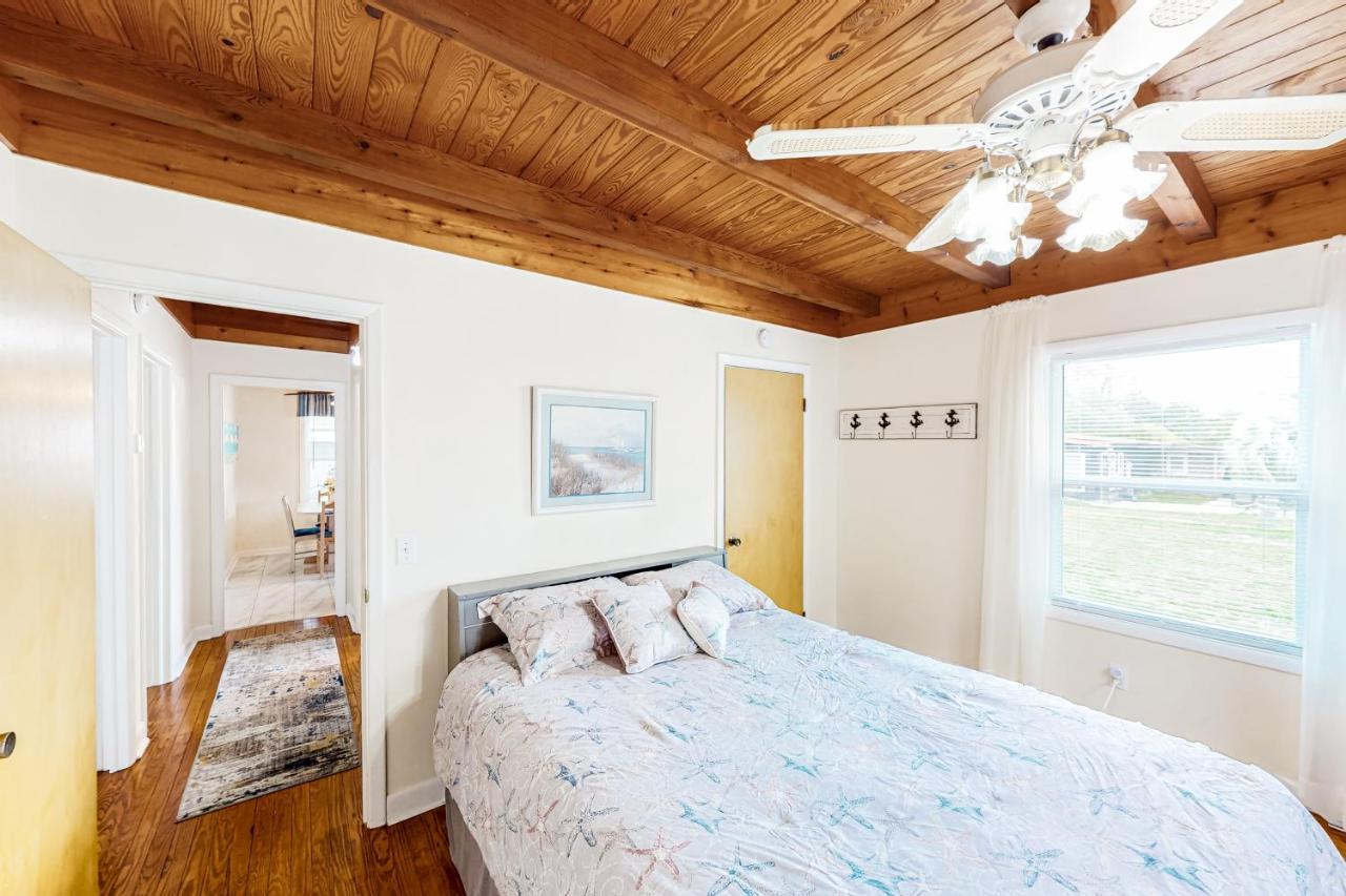 Ginny'S Coastal Cottage Oak Island Exterior foto