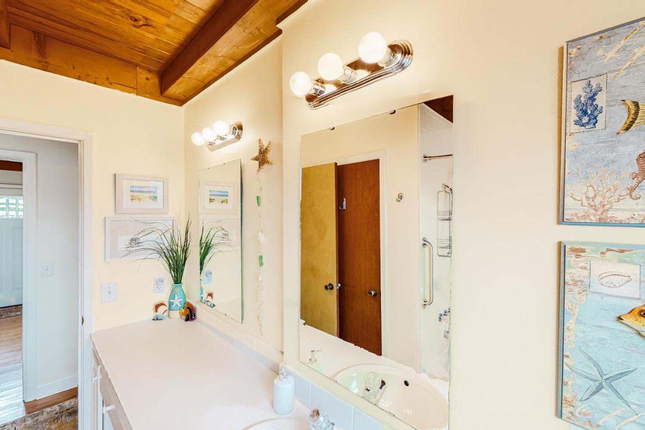 Ginny'S Coastal Cottage Oak Island Exterior foto